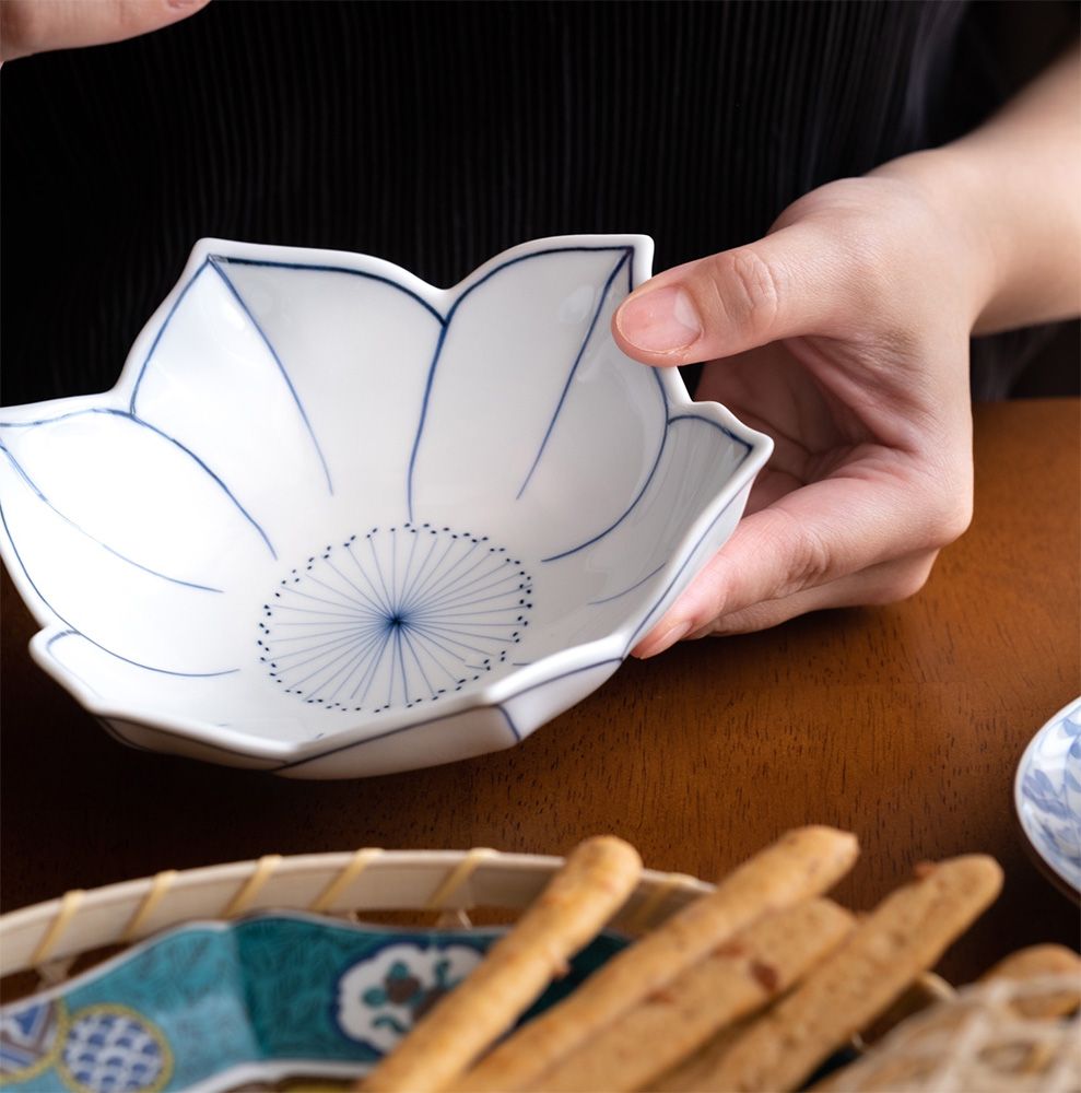 洸琳窯染付鐵線花造型碗 藍 東京食器